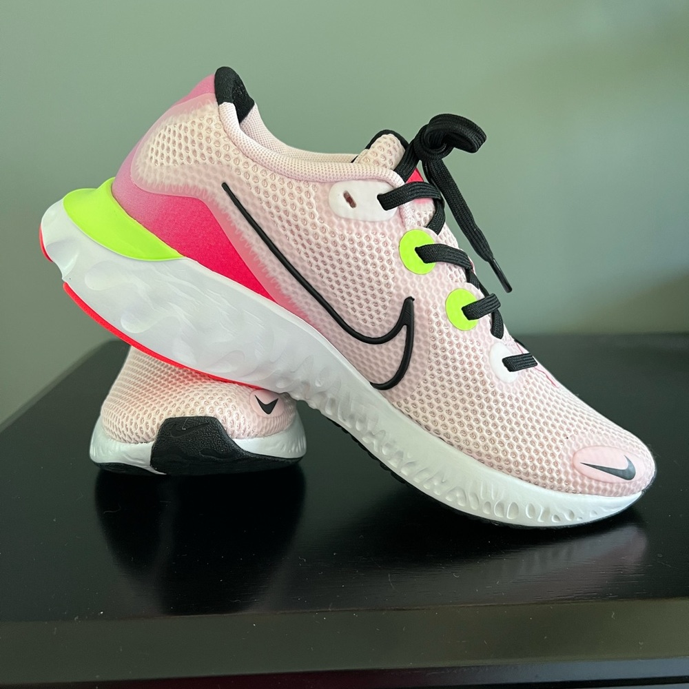 BRAND NEW NIKE RENEW